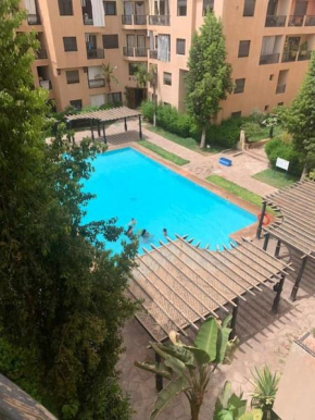 Confort et Style Studio Chic avec Piscine